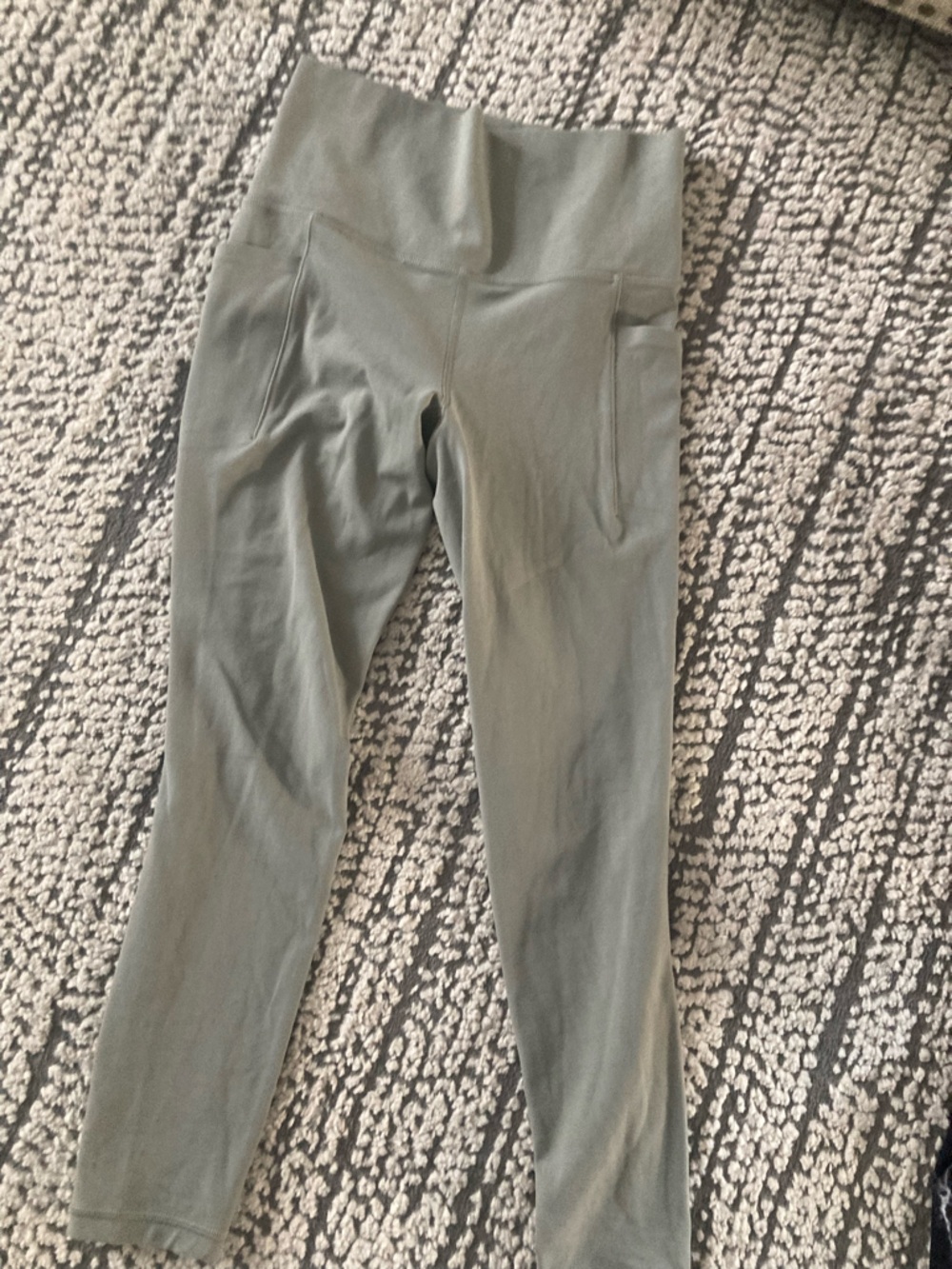 Salutation Stash Athleta Light Sage Green Leggings XS with side pockets